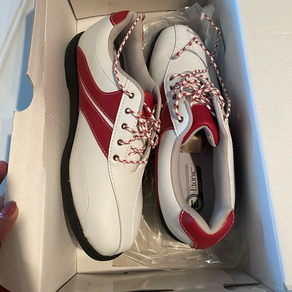 Women’s golf shoes